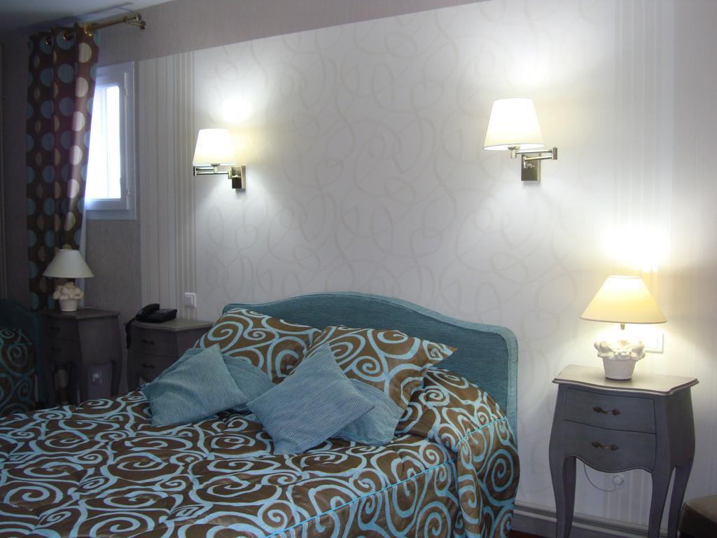 Hotel Le Gue Du Holme Saint-Quentin-sur-le-Homme الغرفة الصورة