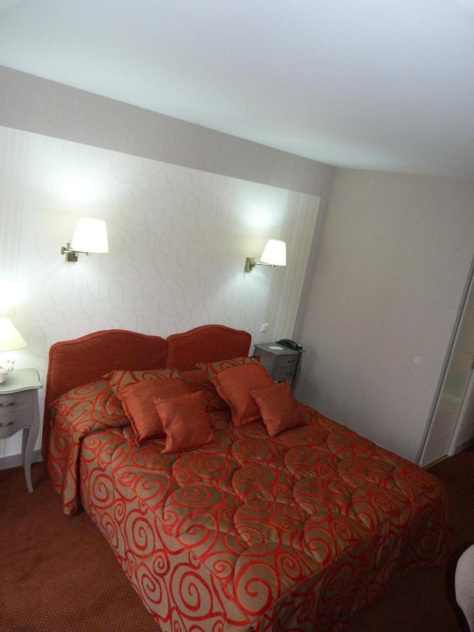 Hotel Le Gue Du Holme Saint-Quentin-sur-le-Homme الغرفة الصورة